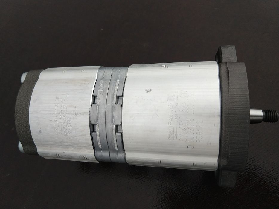 Pompa hydrauliczna Rexroth do ciągników Renault  lewa