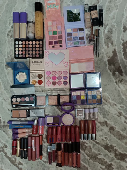 Губна помада, блиск для губ,тональний,консілер, коректор, рум'яна ,.