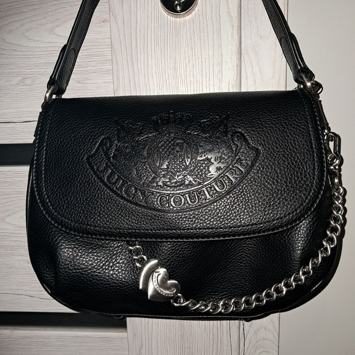 Torebka Juicy Couture  czarna
Nowa z metkami.
Rączki, pasek z re