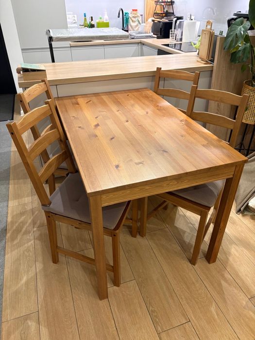 Sprzedam zestaw IKEA JOKKMOKK stół + 4 krzesła + poduszki, drewno sosnowe