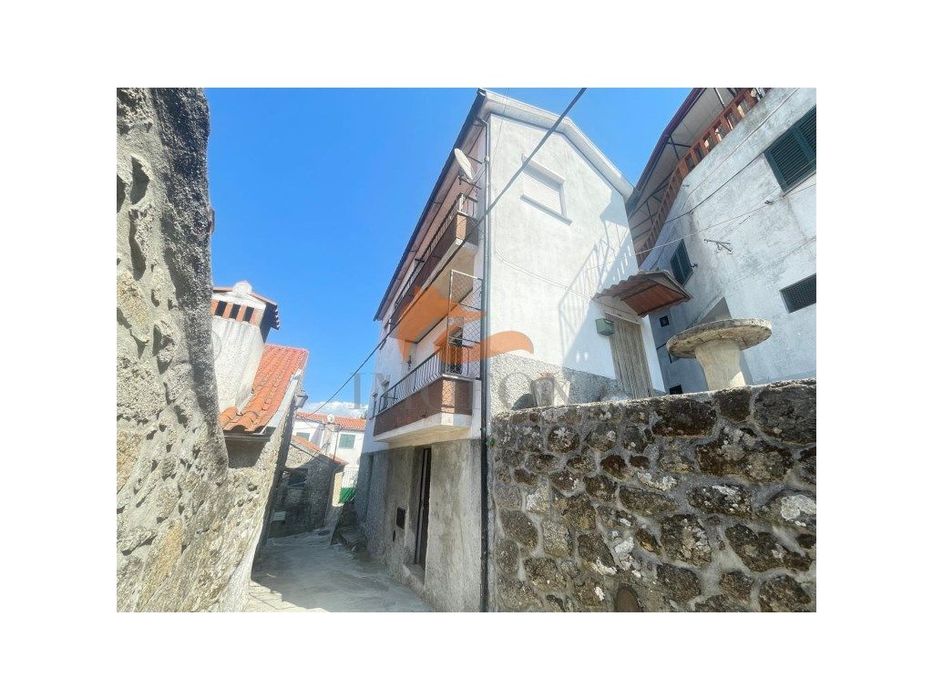 Moradia com 4 quartos, pronta-a-habitar em Avô, Oliveira do Hospital