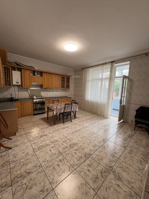 Продаж 2-х поверхового будинку в Центрі міста-250кв.м.Вул.Севастопольс