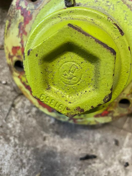 Używana oryginał Claas zwrotnica lewa Claas Mega piasta 694207