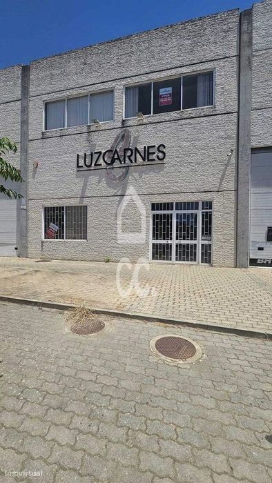 Armazém situado no parque industrial