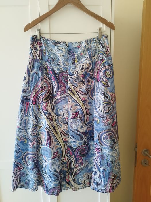 Linda saia de algodão totalmente forrada tamanho 42 francês. Estado mu