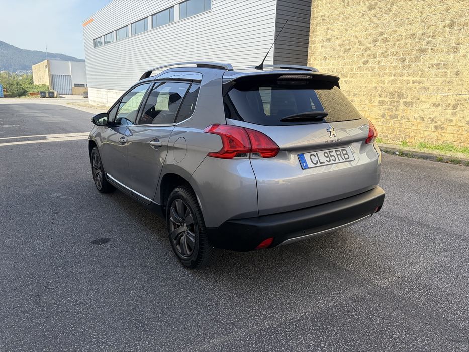 Peugeot 2008 1.2 Allure - Teto Panorâmico