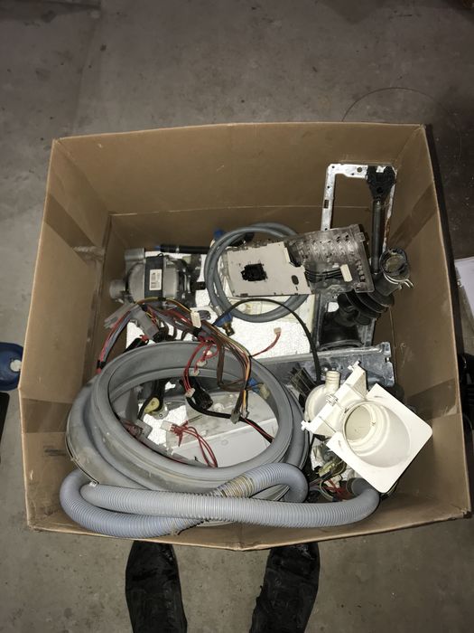 Запчастини до пральної машини Whirlpool AWM 6101