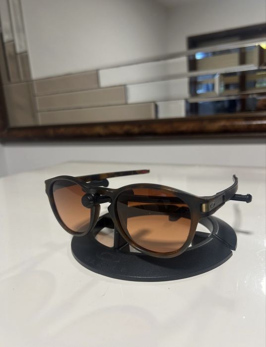 Oakley latch original