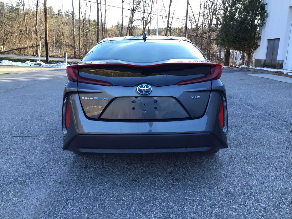 Toyota Prius Prime      2021