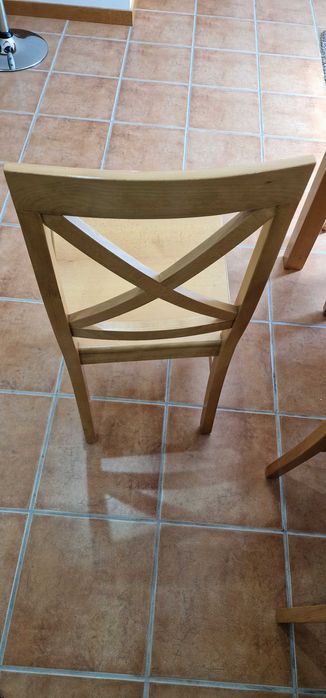 Mesa com tampo de pedra + 6 cadeiras