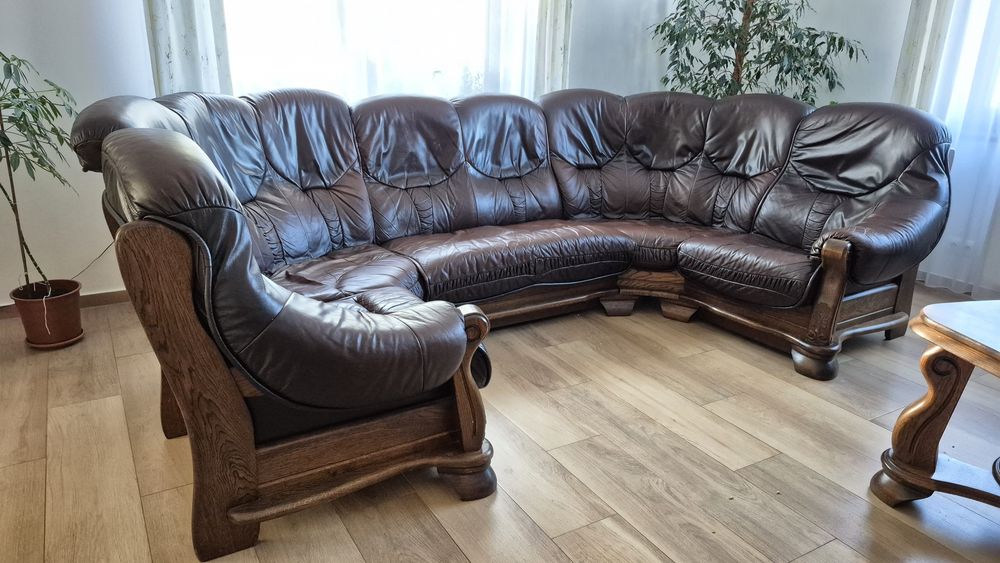 Komplet skórzany Kler- kanapa U, ława, 2 pufy