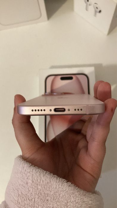 iphone 15 cor de rosa , sem marcas de uso , vai com as capas e carregador incluido