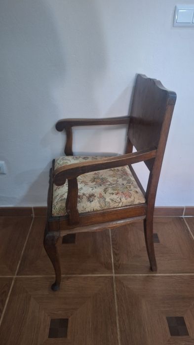 Cadeirão com braços madeira maciça