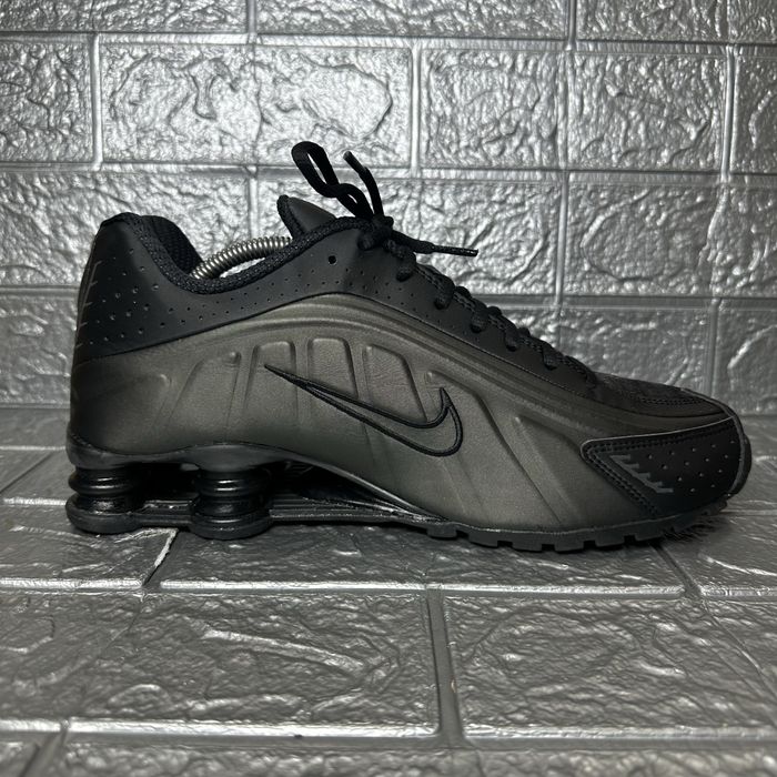 Чоловічі кросівки Nike Shox R4 HQ1988-001