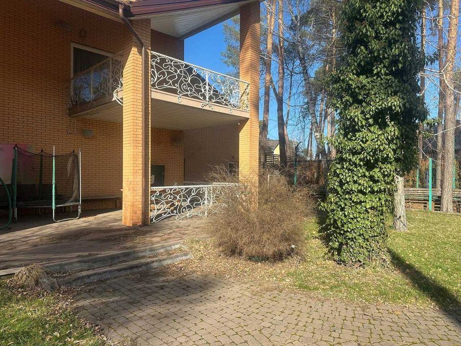 Будинок з басейном 1160 м2, 33 сотки в Ірпені