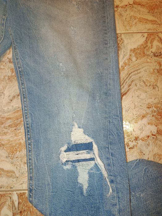 Modne męskie jeansy