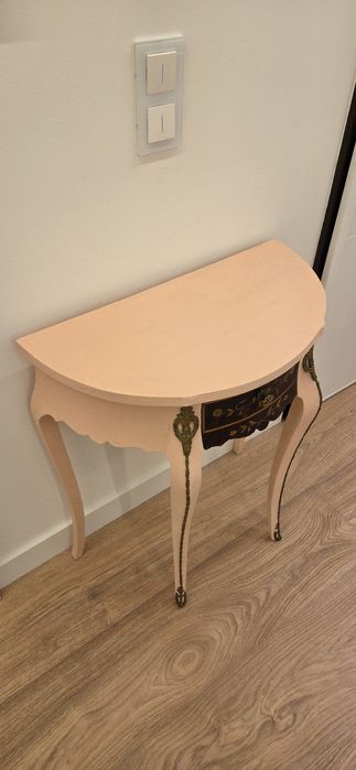 Mesinha / Consola original e com muito estilo para a entrada