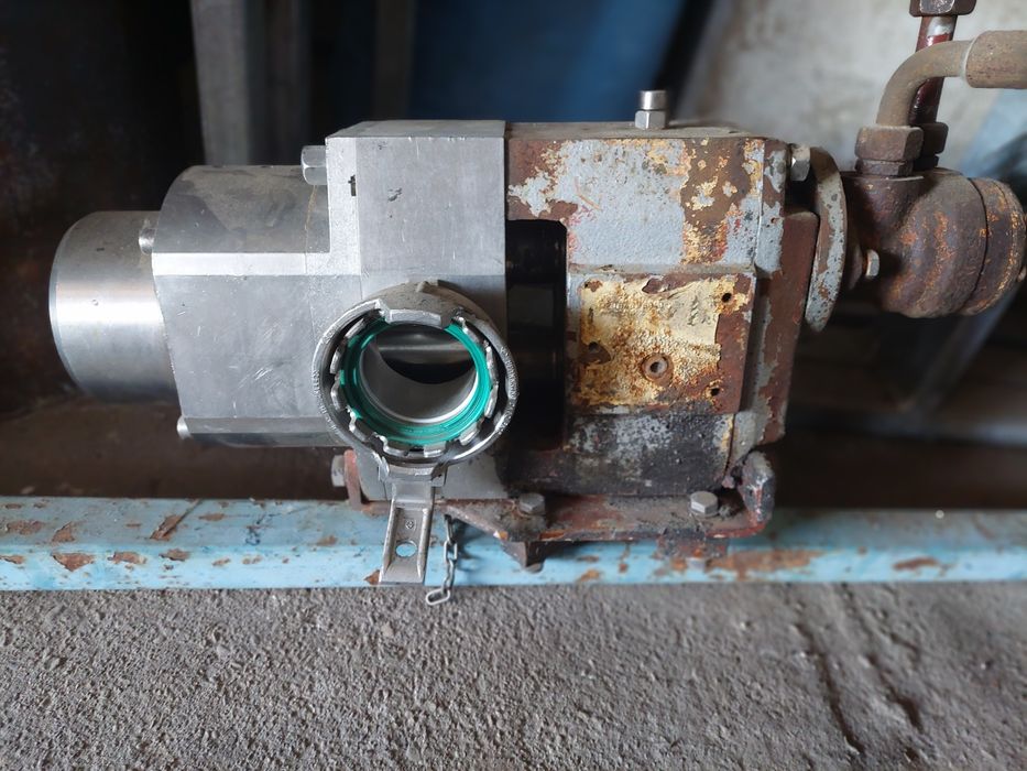 Pompa zębatka dwukierunkowa z przystawką do napędu hydraulicznego