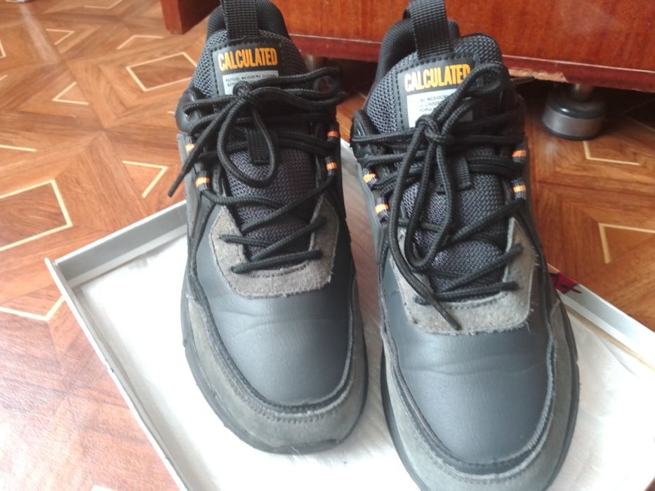 Кроссівки, сірого кольору