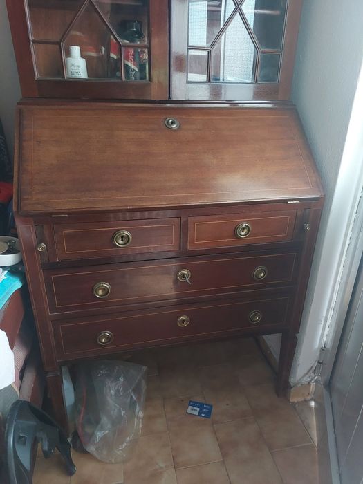 Escravaninha antiga , em madeira muito boa .