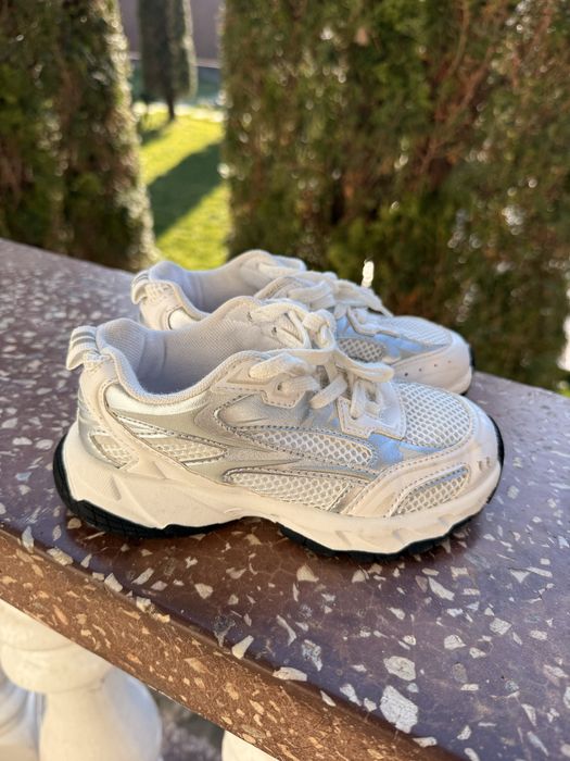 Дитячі кросівки Zara