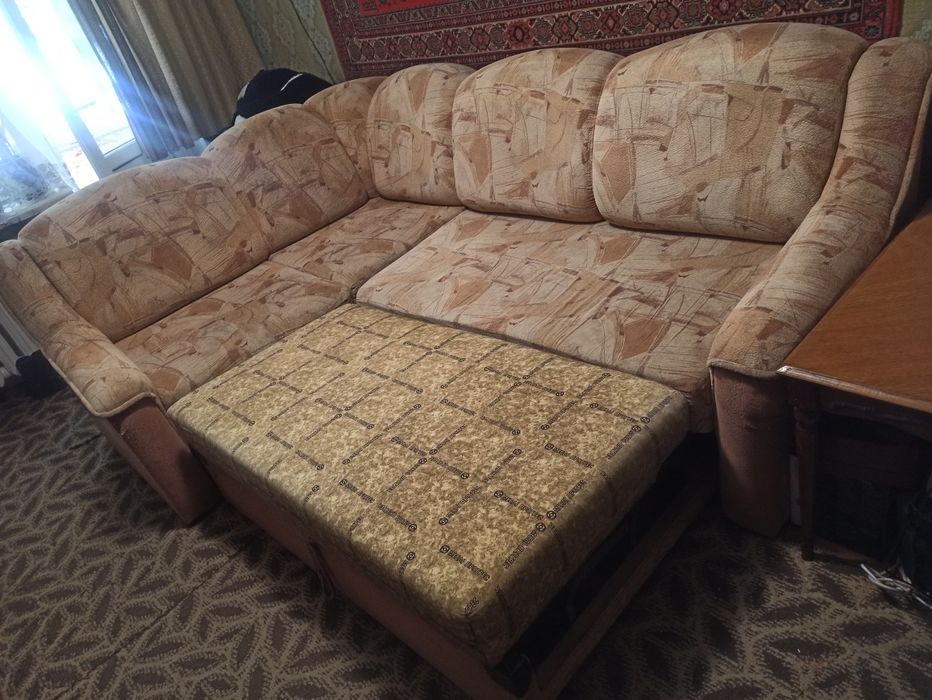 Продаєтья диван. Стан вживаний. Лише самовивіз
