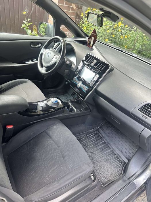 Продам Nissan Leaf 2016