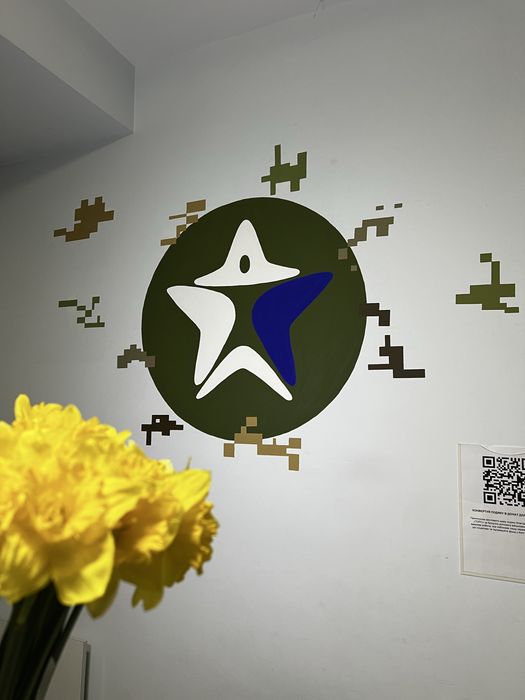 Розпис стін акрилом