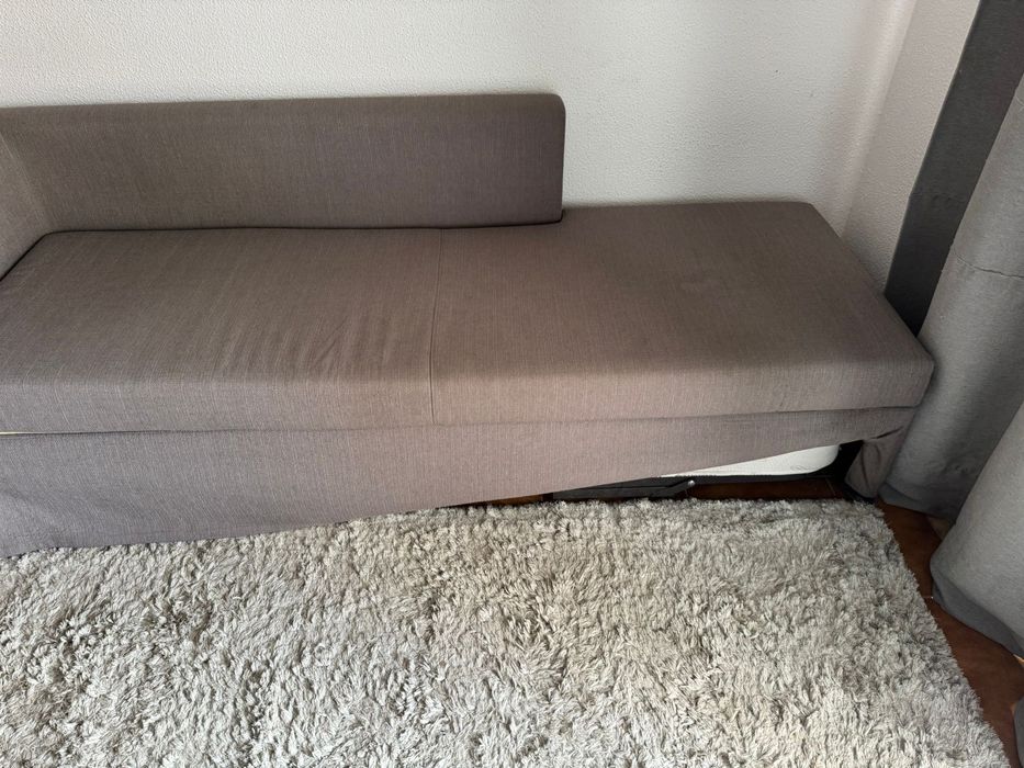 Sofa cama em oitmo estado Sofá cama.  Medidas:190x 68  Valor 60