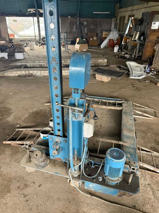 Авто підйомник ножничного типу на 1.5 т