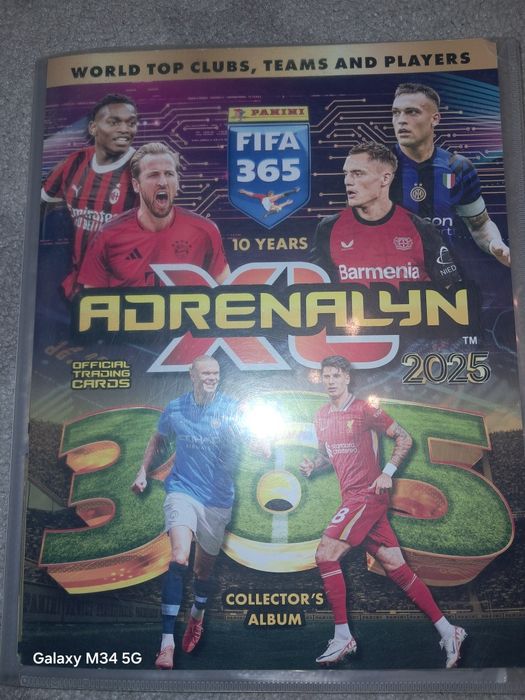 Kompletny album z kartami. Panini FIFA 365 Adrenalyn XL 2025