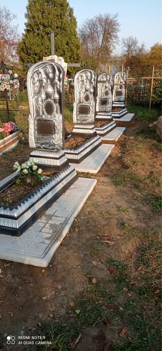 Пам’ятники  Бетонні памʼятники