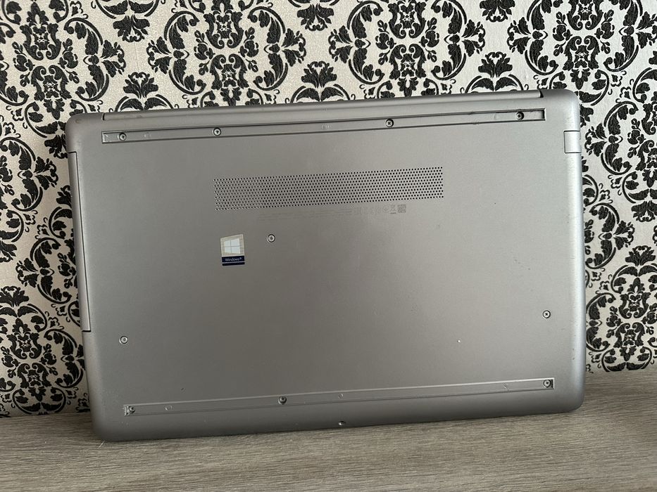 Ноутбук HP 250 G7 / i3-7020U / 16GB RAM / SSD + HDD