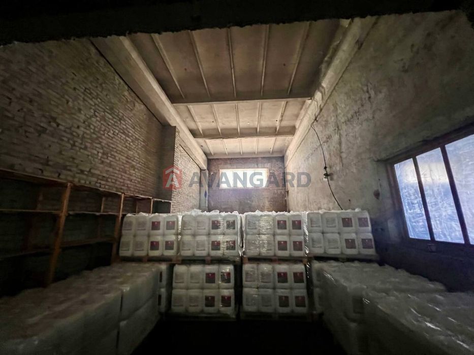 Продається виробничо-складська будівля з залізничною колією!