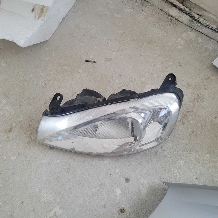 OPEL CORSA C - zderzak przedni, lampa lewa