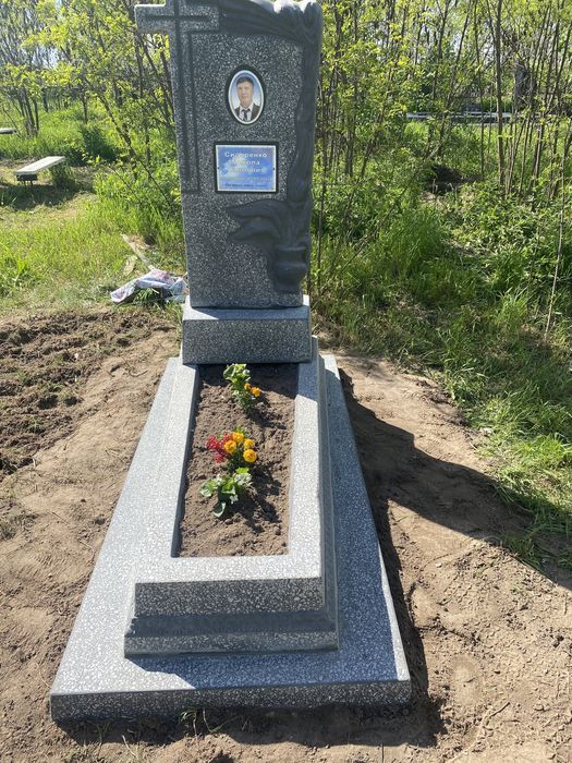 Памятники ,граніт ,крошка ,пластик ,бетоні ,надгробия
