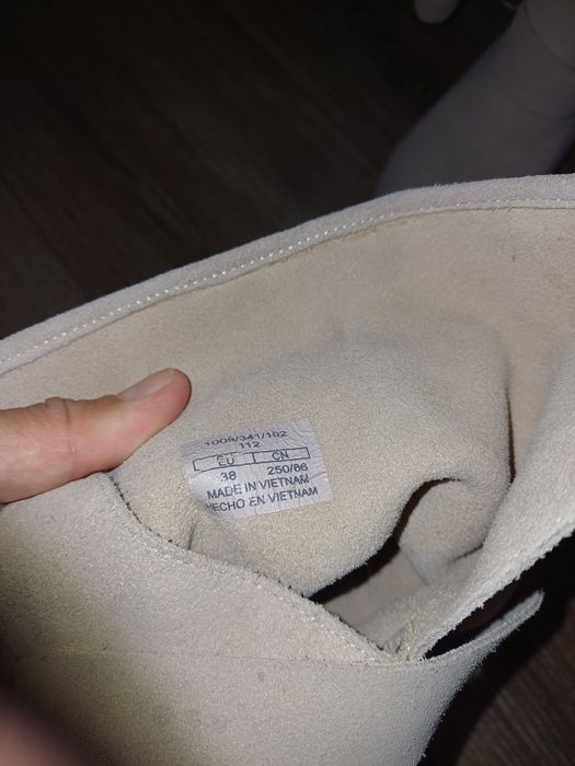 Продам осінні чобітки