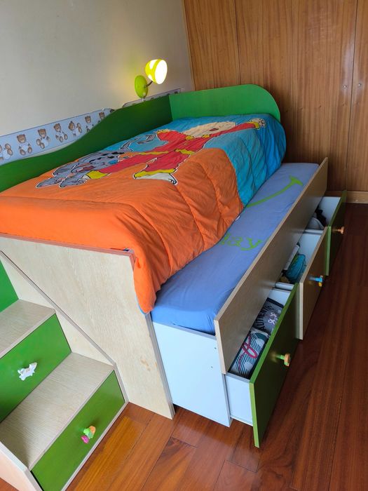 Quarto de criança em excelente estado