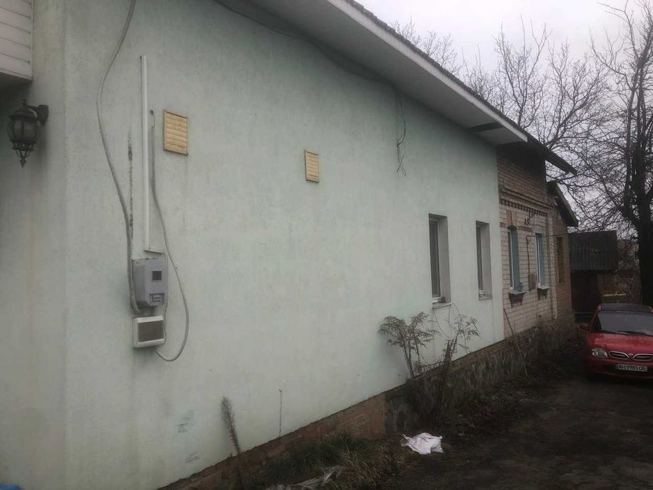 Ділянка 7 сот з будинком у с.Хотів по вул.Шевченка.