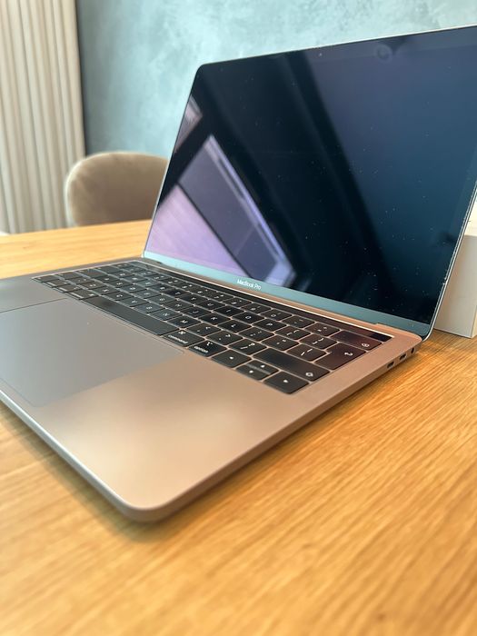Macbook Pro 13 i7 16 GB ram 256 GB SSD
