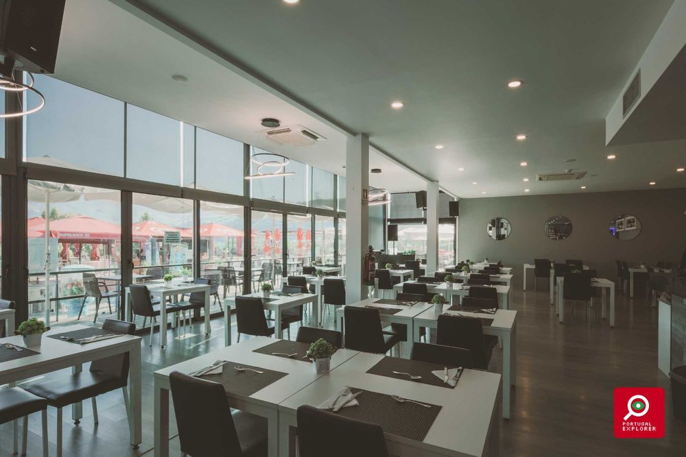 Cadeiras e Mesas de Restauração