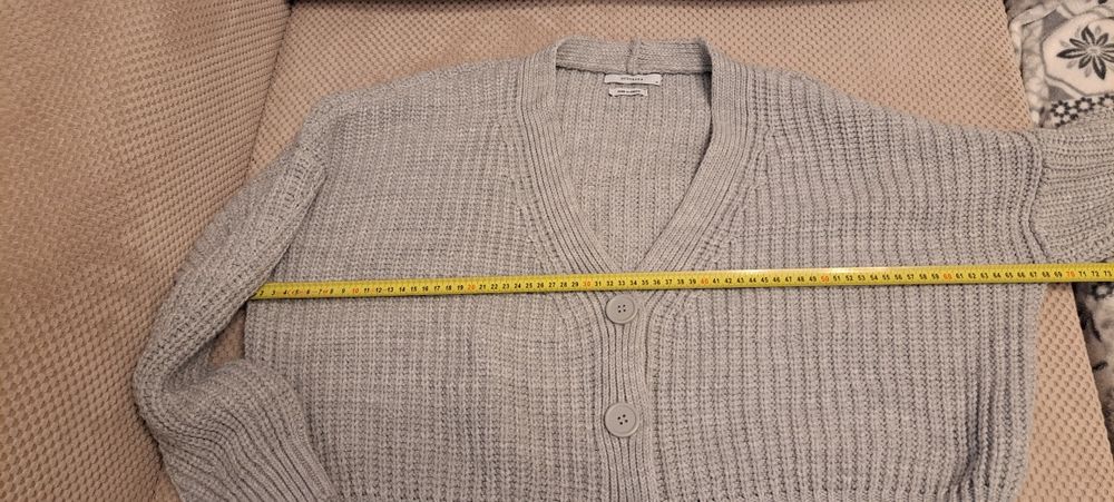 Nowy Elegancki  Sweterek Reserved w rozmiarze M