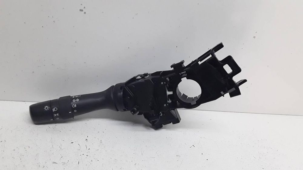 comando das luzes toyota auris E15