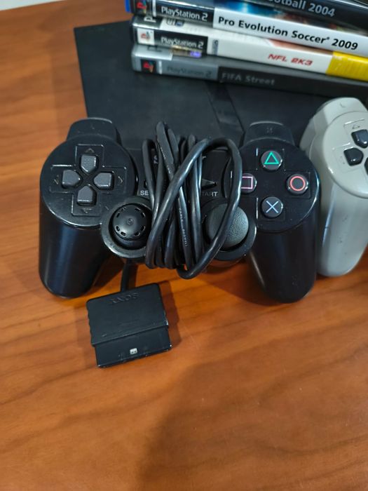 PlayStation 2 Com jogos e 2 Comandos
