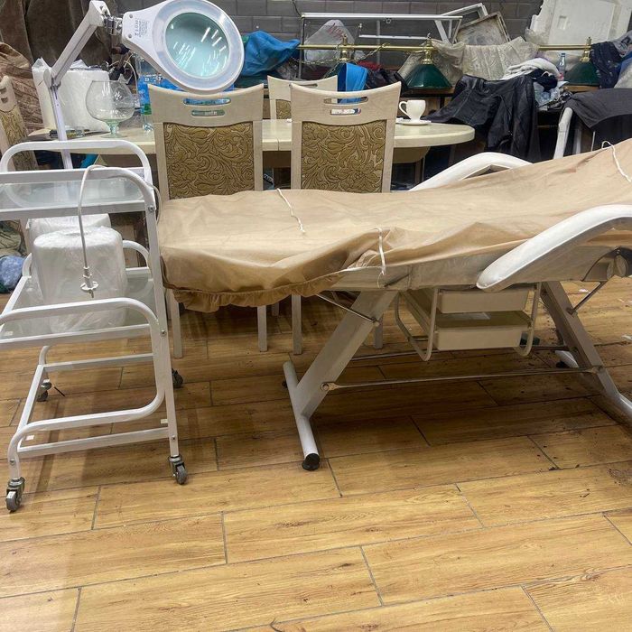 кушетка,  для косметологічних процедур або масажу.