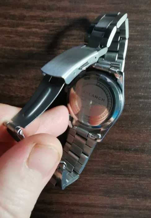 Zegarek damski Arlanch, model 1010L na bransoletce