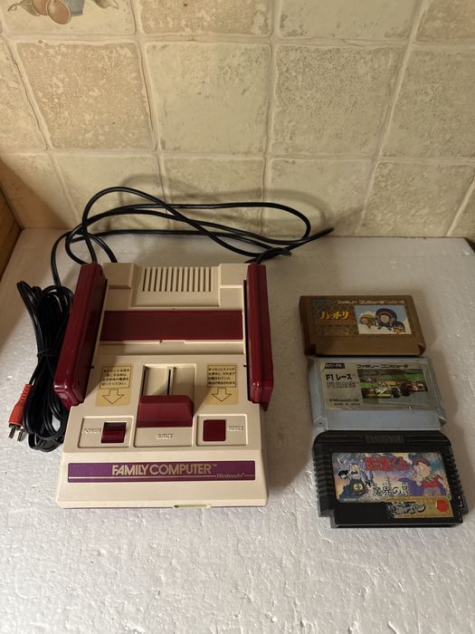 Konsola Nintendo Famicom - jak Pegasus / Dendy / Subor / NES