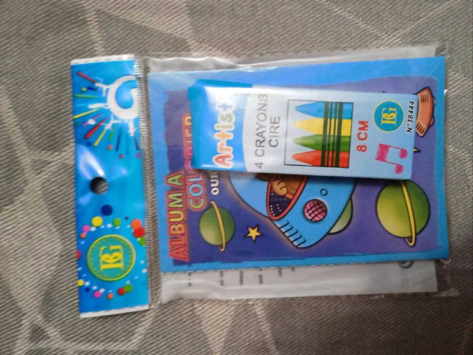 Новий дитячий альбом-розмальовка з олівцями