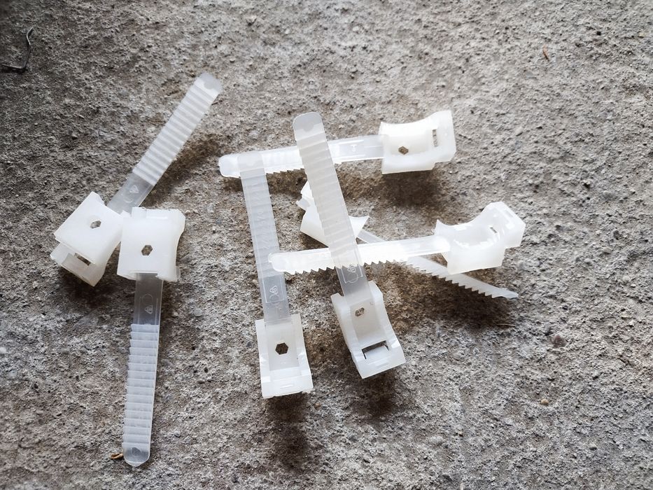 Zestaw 100szt. uchwytów do mocowania przewodów