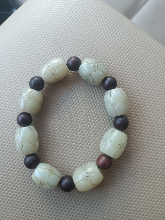 Браслет з нефриту